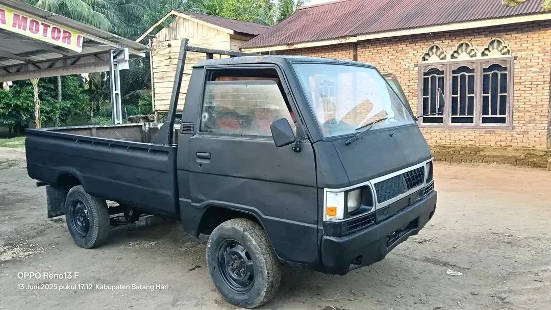 Mitsubishi L300 Solar tahun 1988