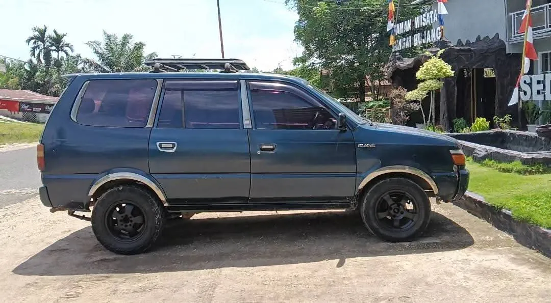 kijang-lgx-solar-1997